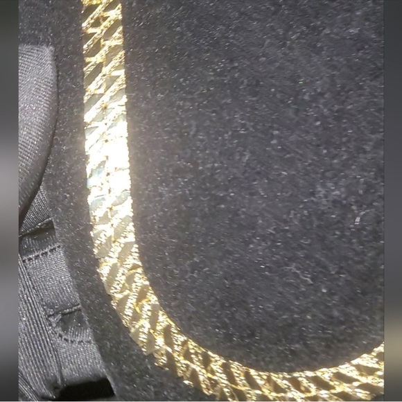 ELEGANT DM GOLDTONENECKLACE ( NEW WITHOUT TAG) Never Use!